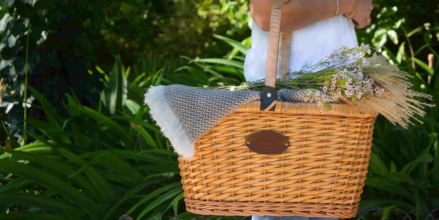 Leather picnic basket-Les Jardins de la Comtesse en