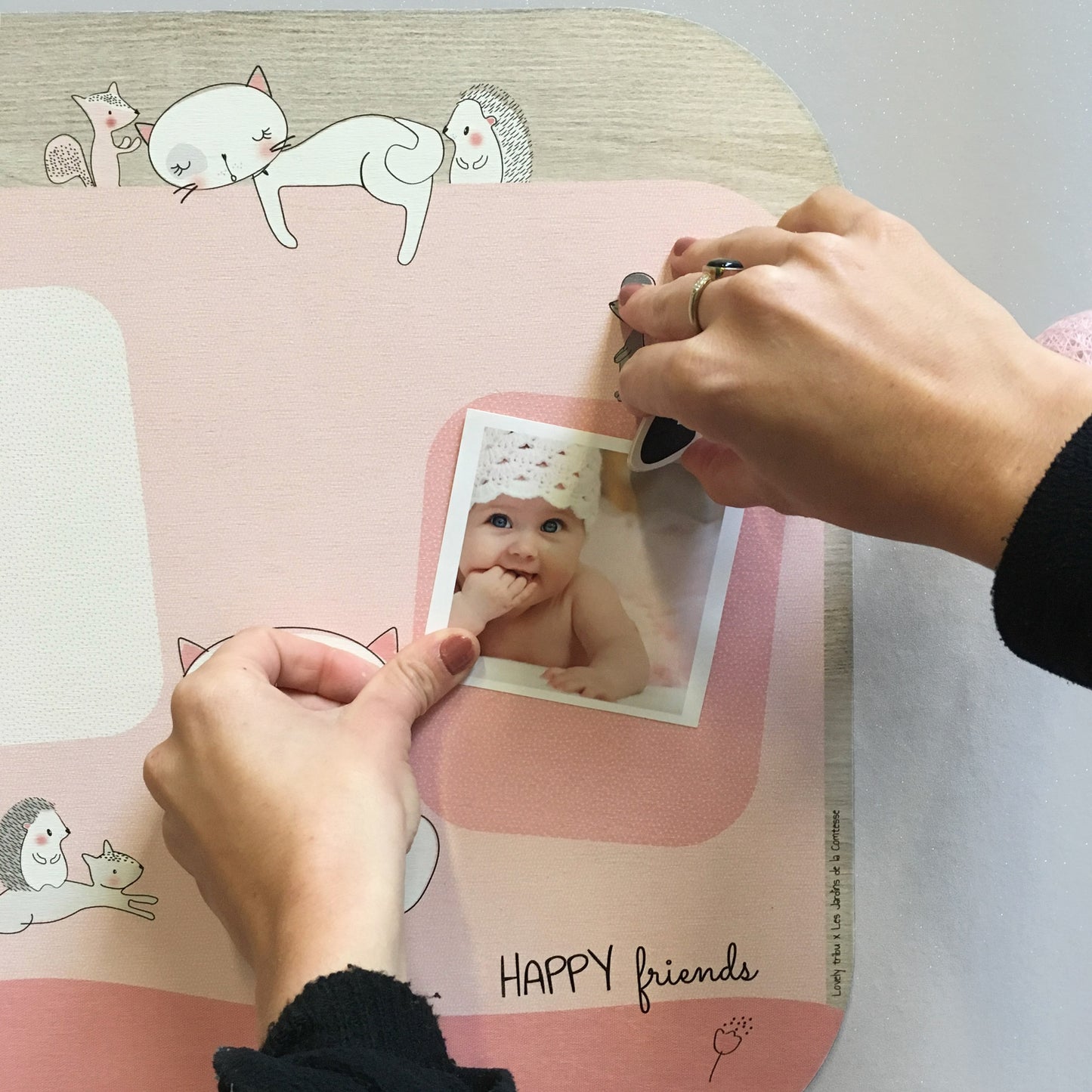 Picture frame with wooden magnet Lily the Cat
