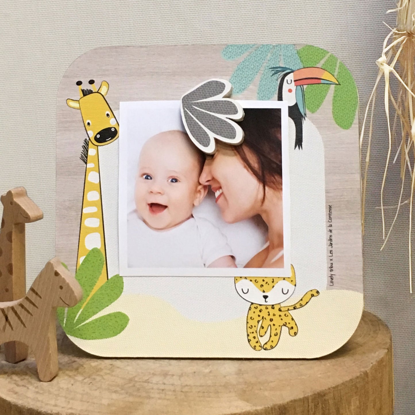 Picture frame with wooden magnet Gigi the giraffe