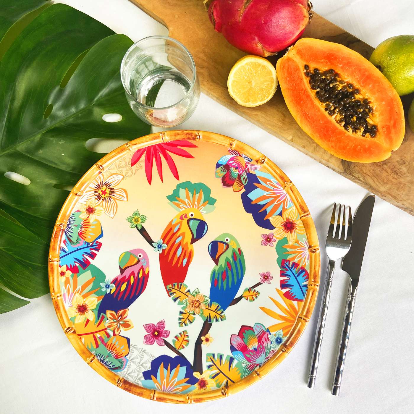 Large dinner plate in melamine with parrots - Ø 28 cm