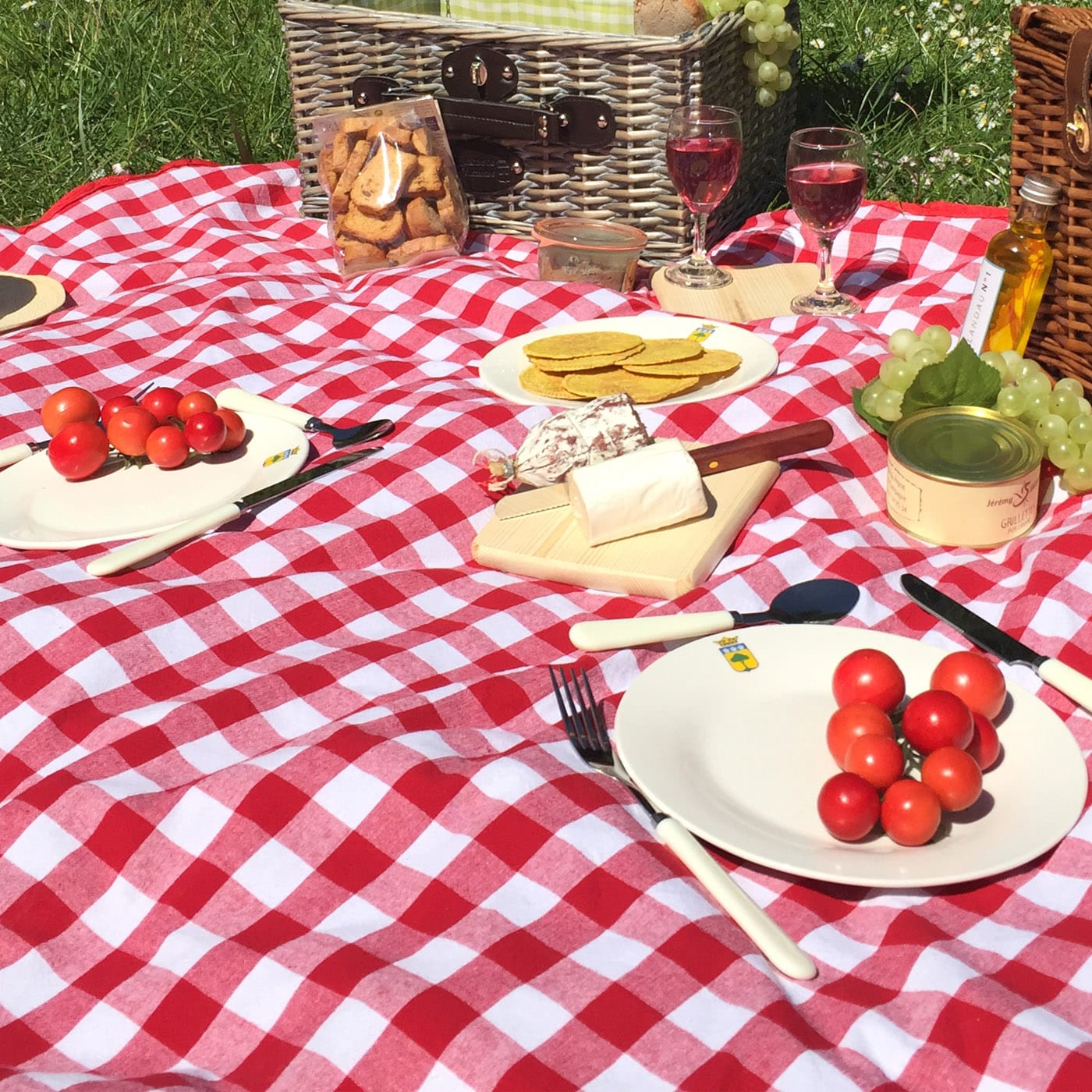 Waterproof picnic blanket big red squares XL