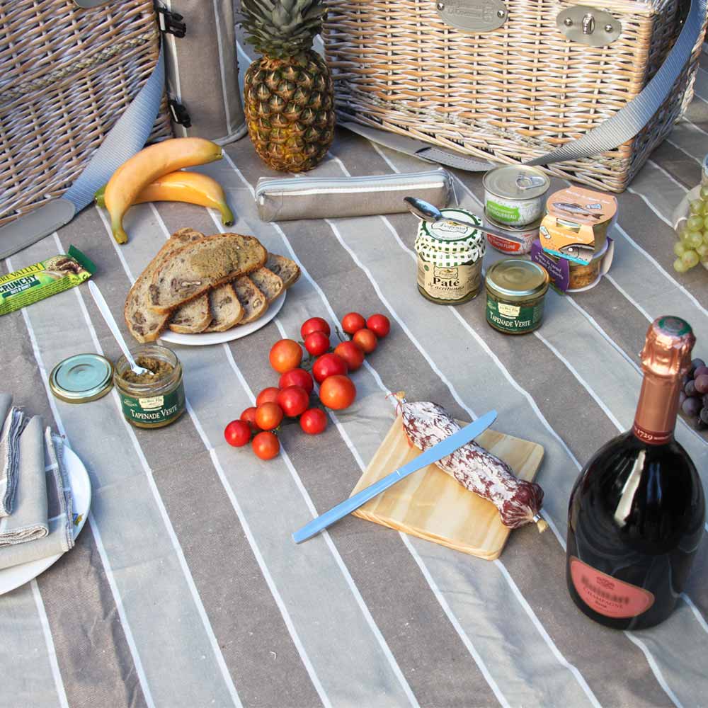 Waterproof picnic blanket beige and white stripes