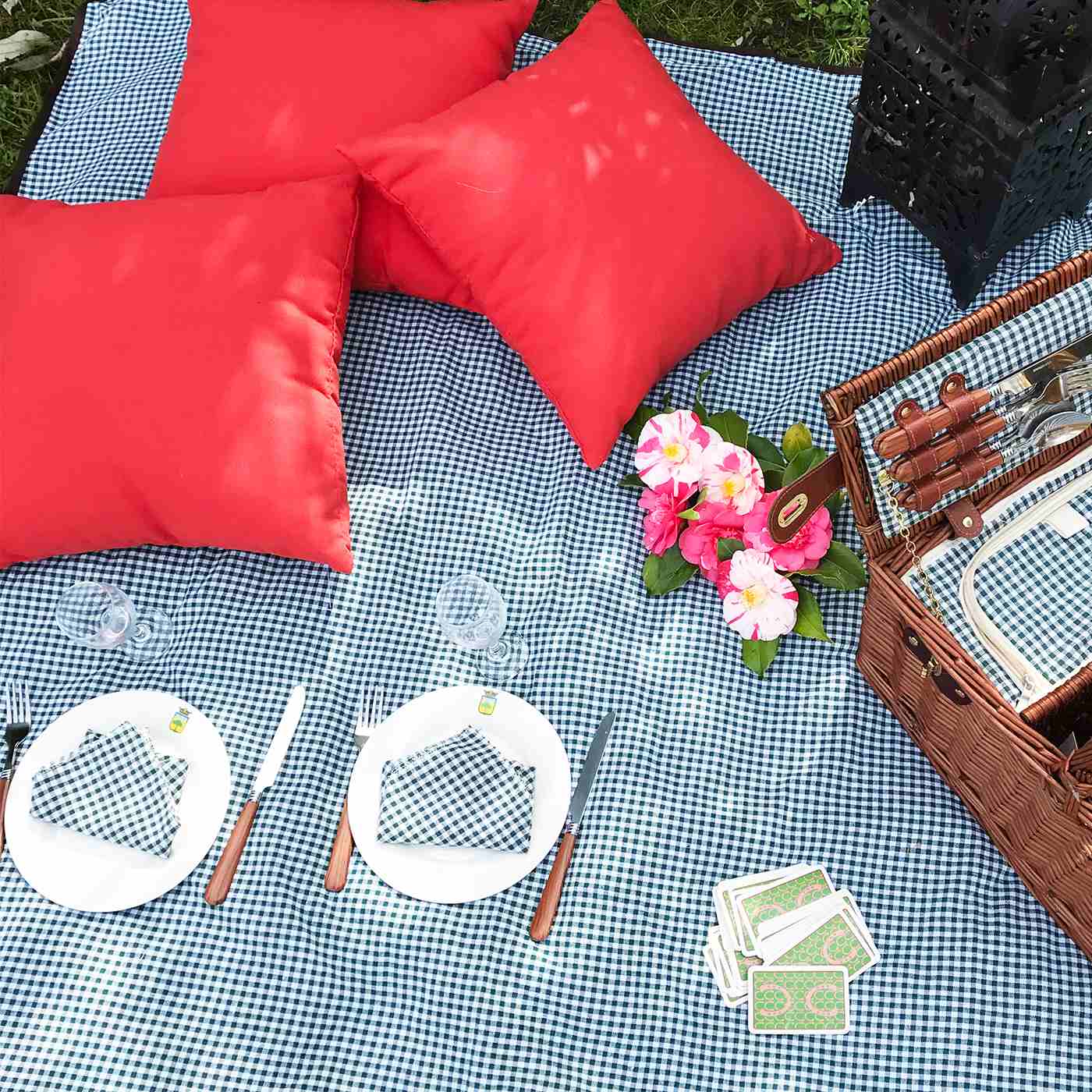 Waterproof picnic blanket dark green and white gingham XL
