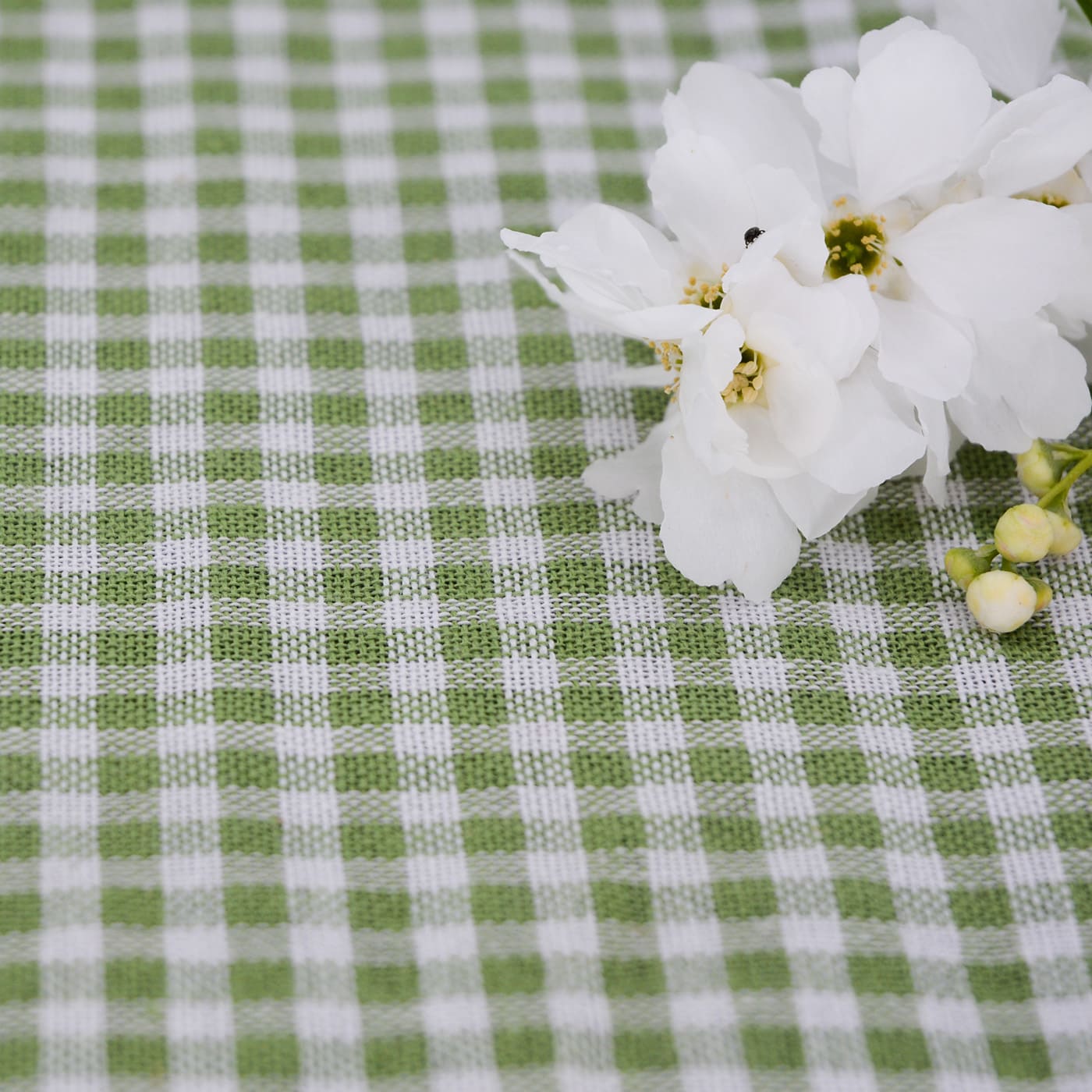 Waterproof picnic blanket green apple gingham