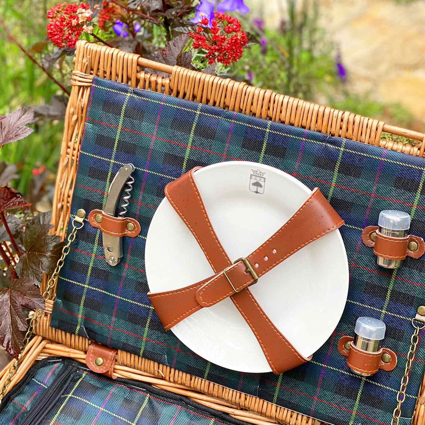 Leather picnic basket Trianon green - 4 person