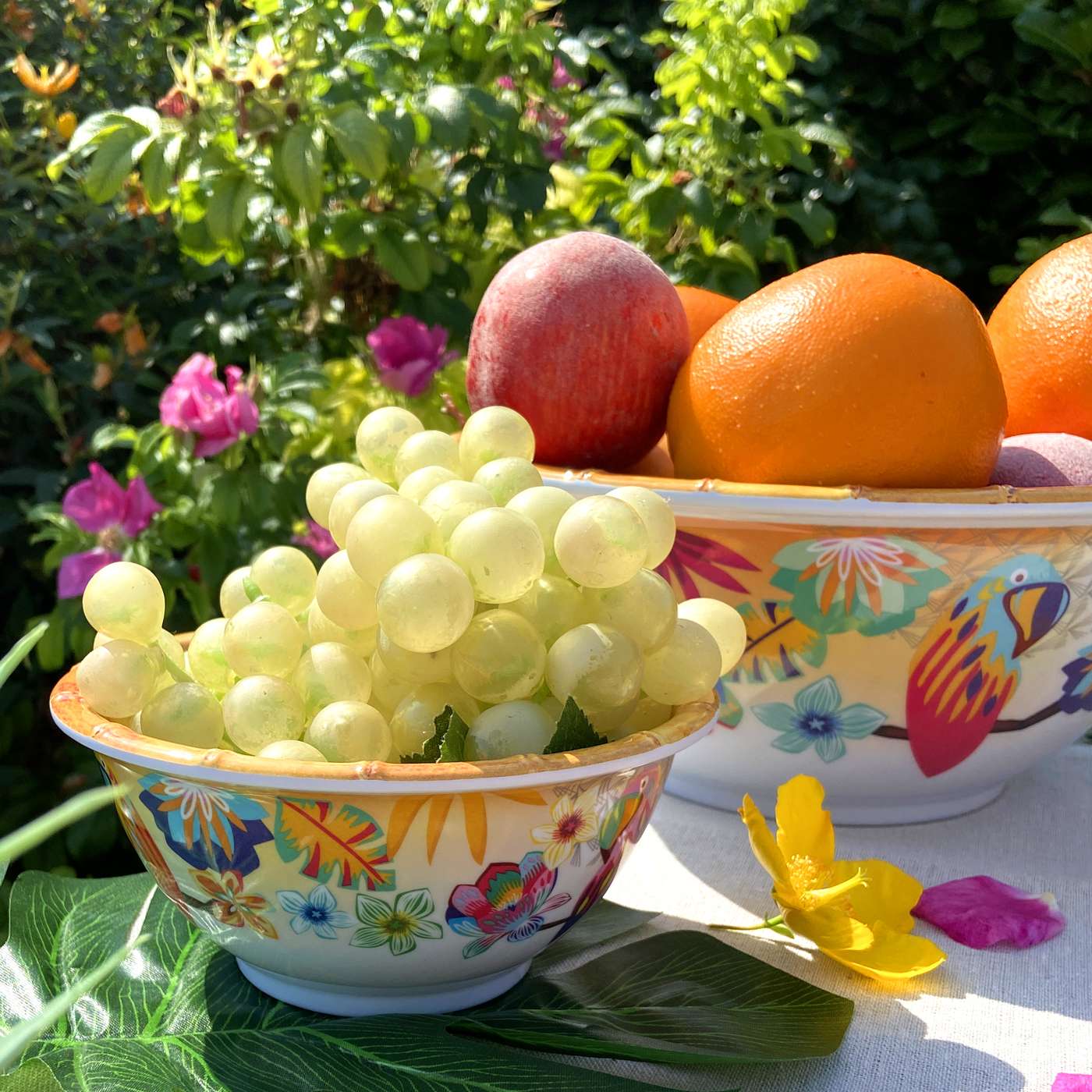 Deep salad bowl in melamine with parrots - Ø 25 cm