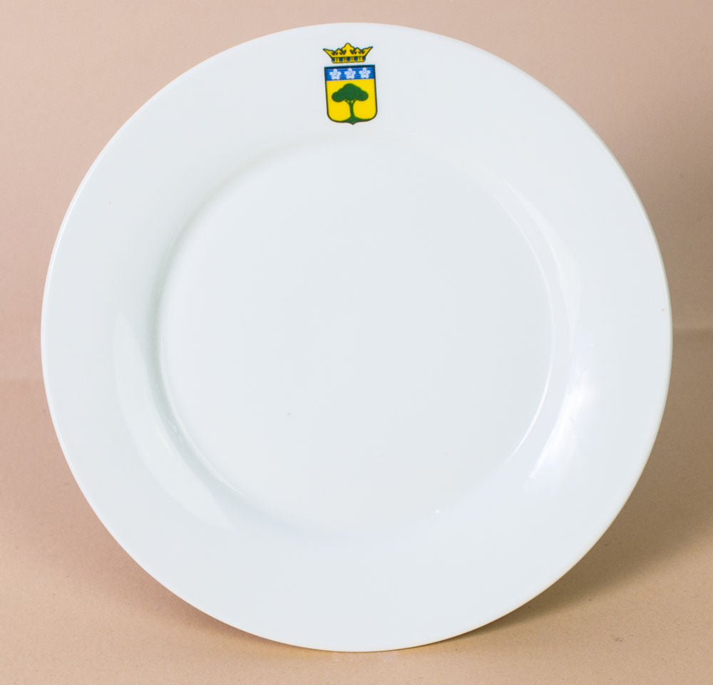 Plate 18 cm wide