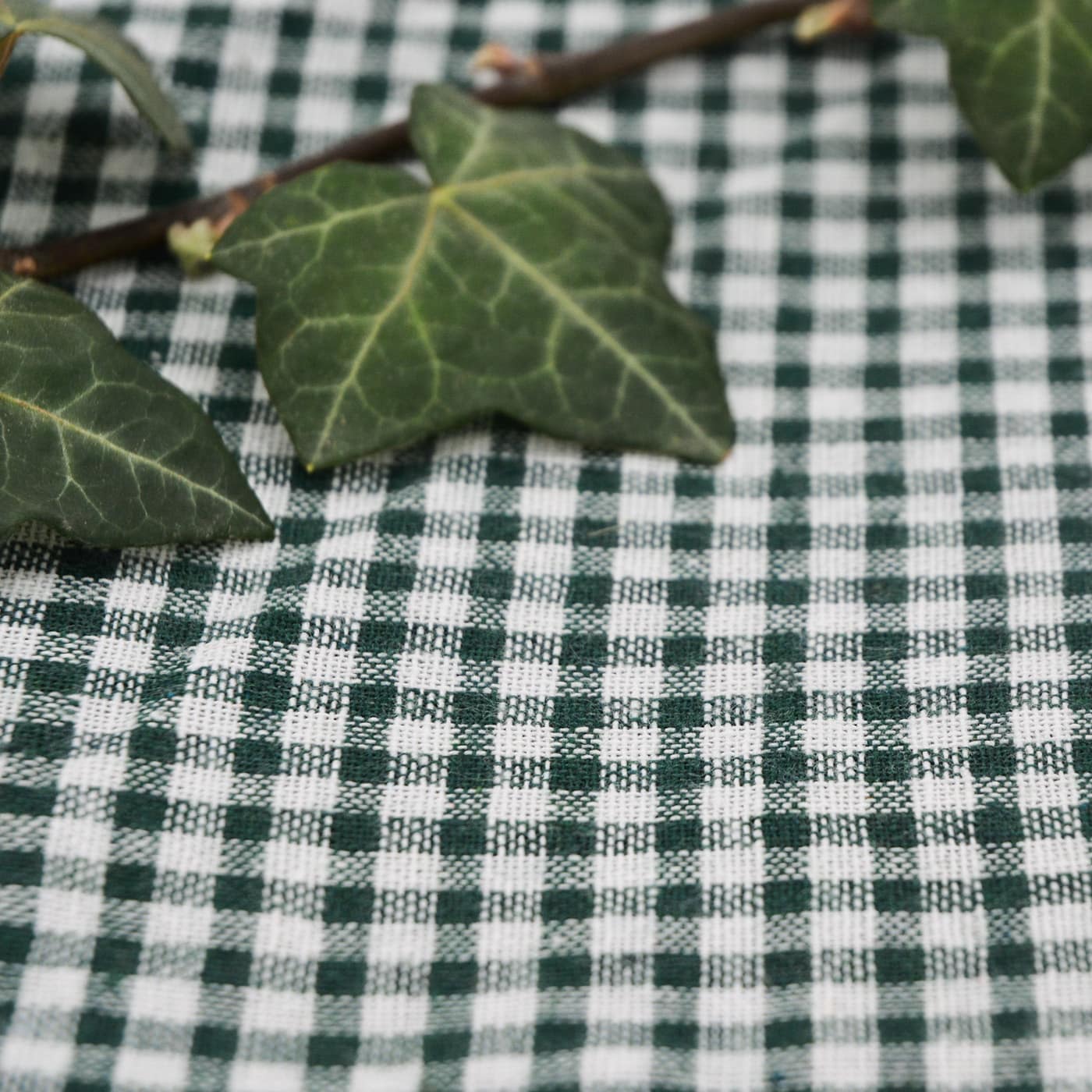 Waterproof picnic blanket dark green and white gingham XL