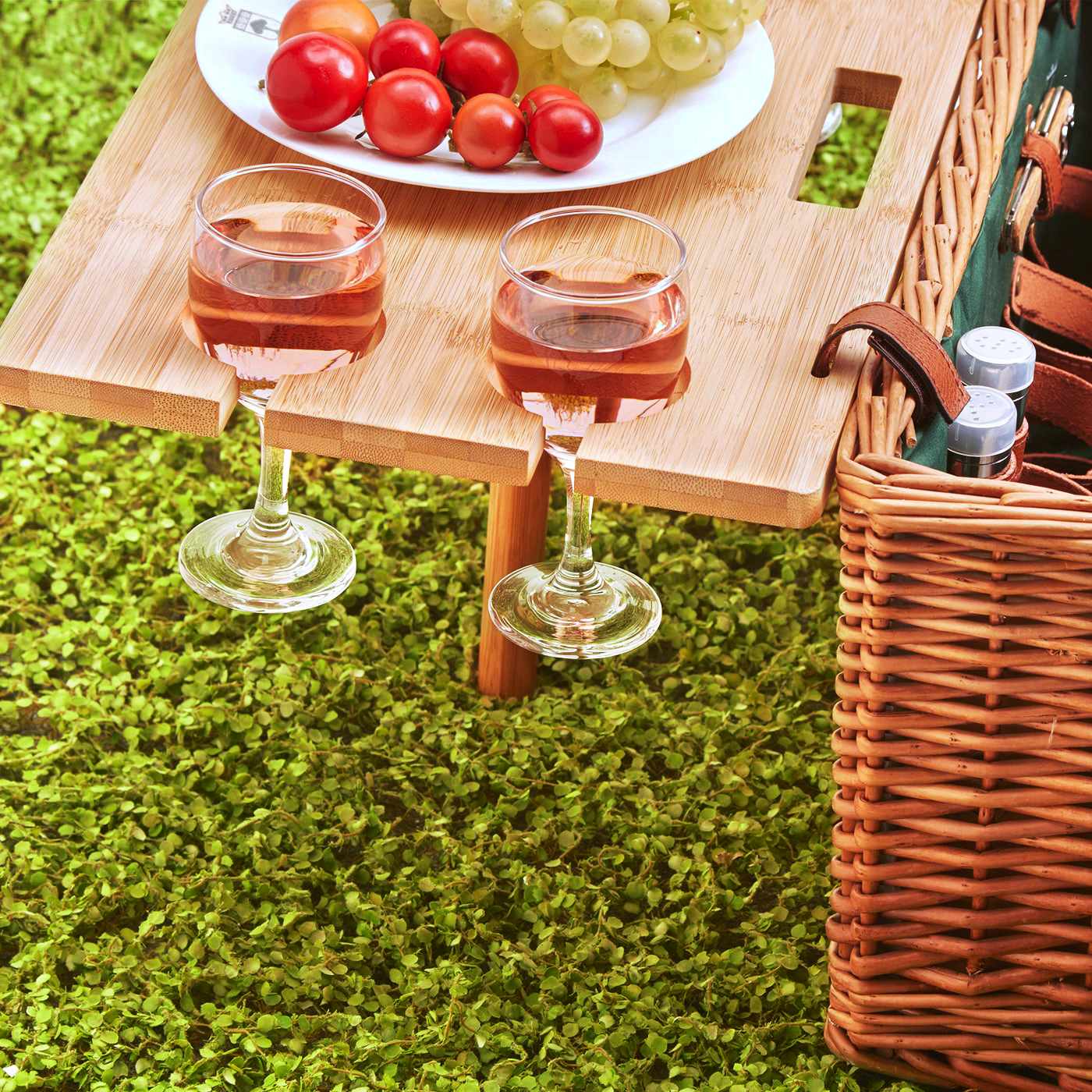 Leather picnic basket with table Saint-Honoré green - 4 person