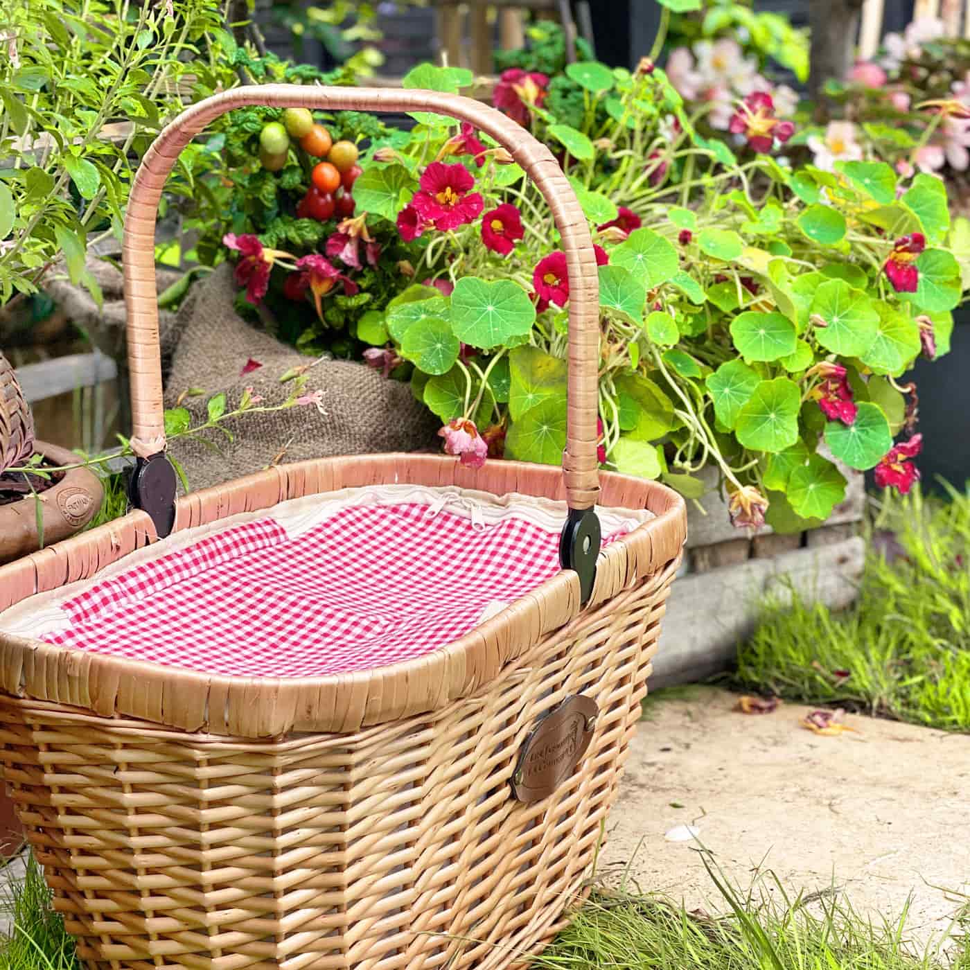 Insulated wicker basket Chantilly red gingham