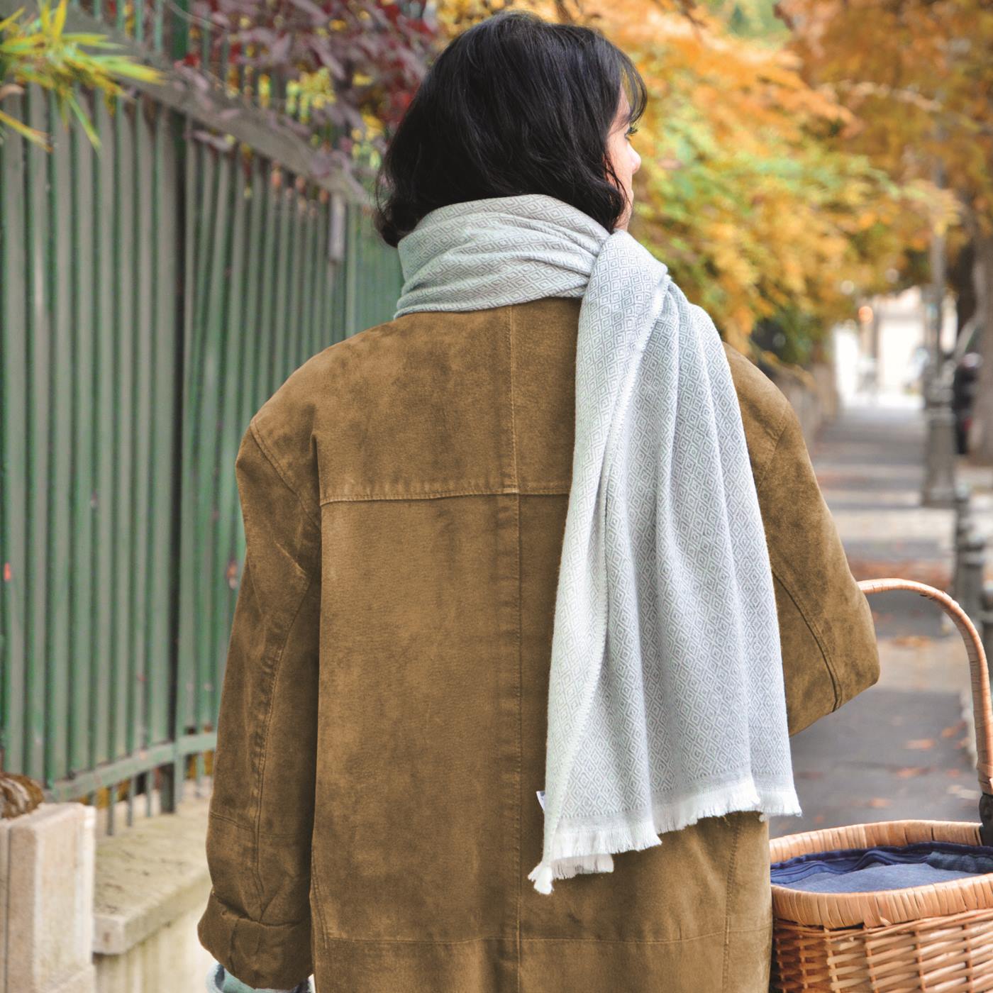 Women's stole/pashmina in Silver Grey diamond pattern