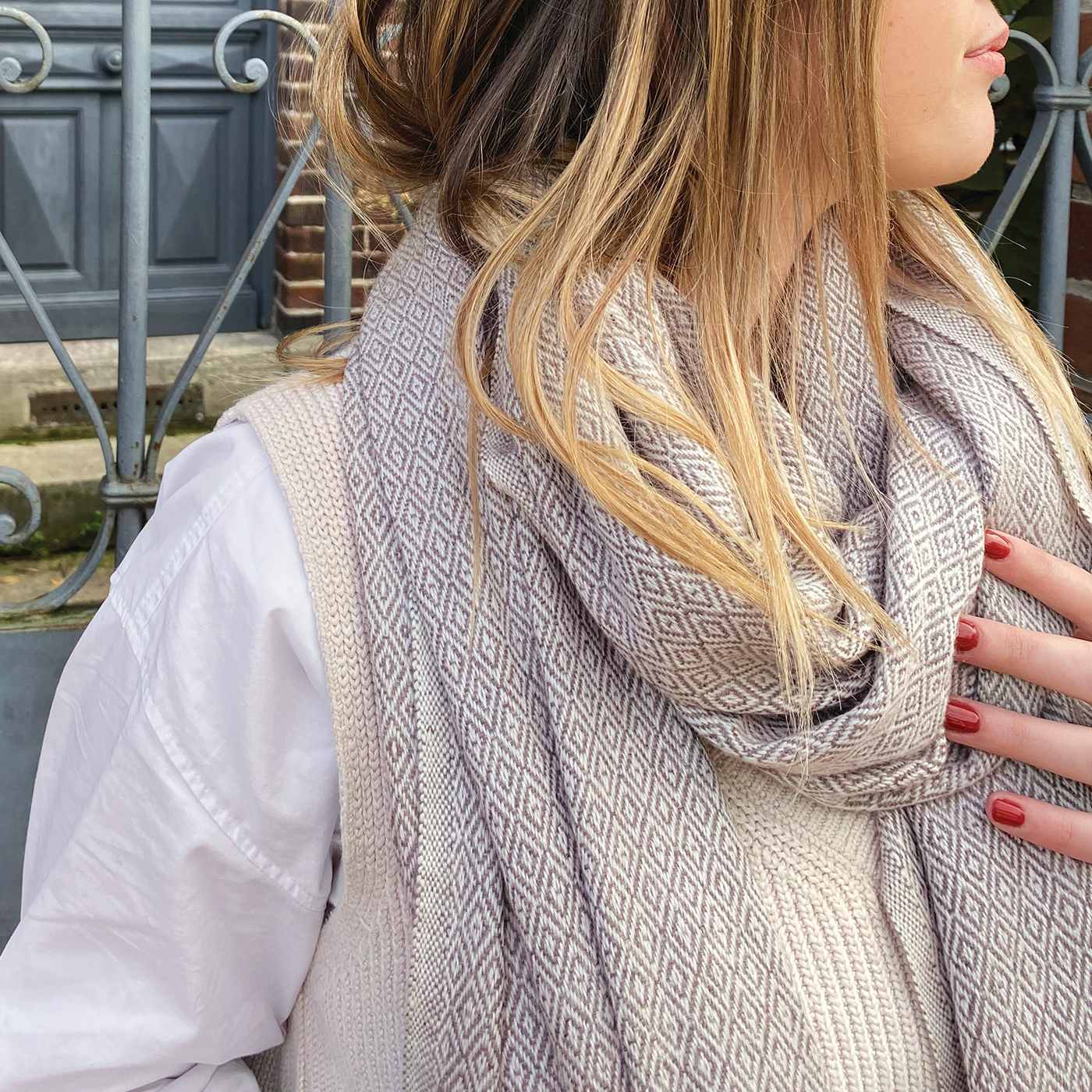 Women's stole/pashmina in Chestnut diamond pattern